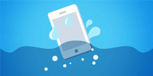 como-salvar-celular-agua